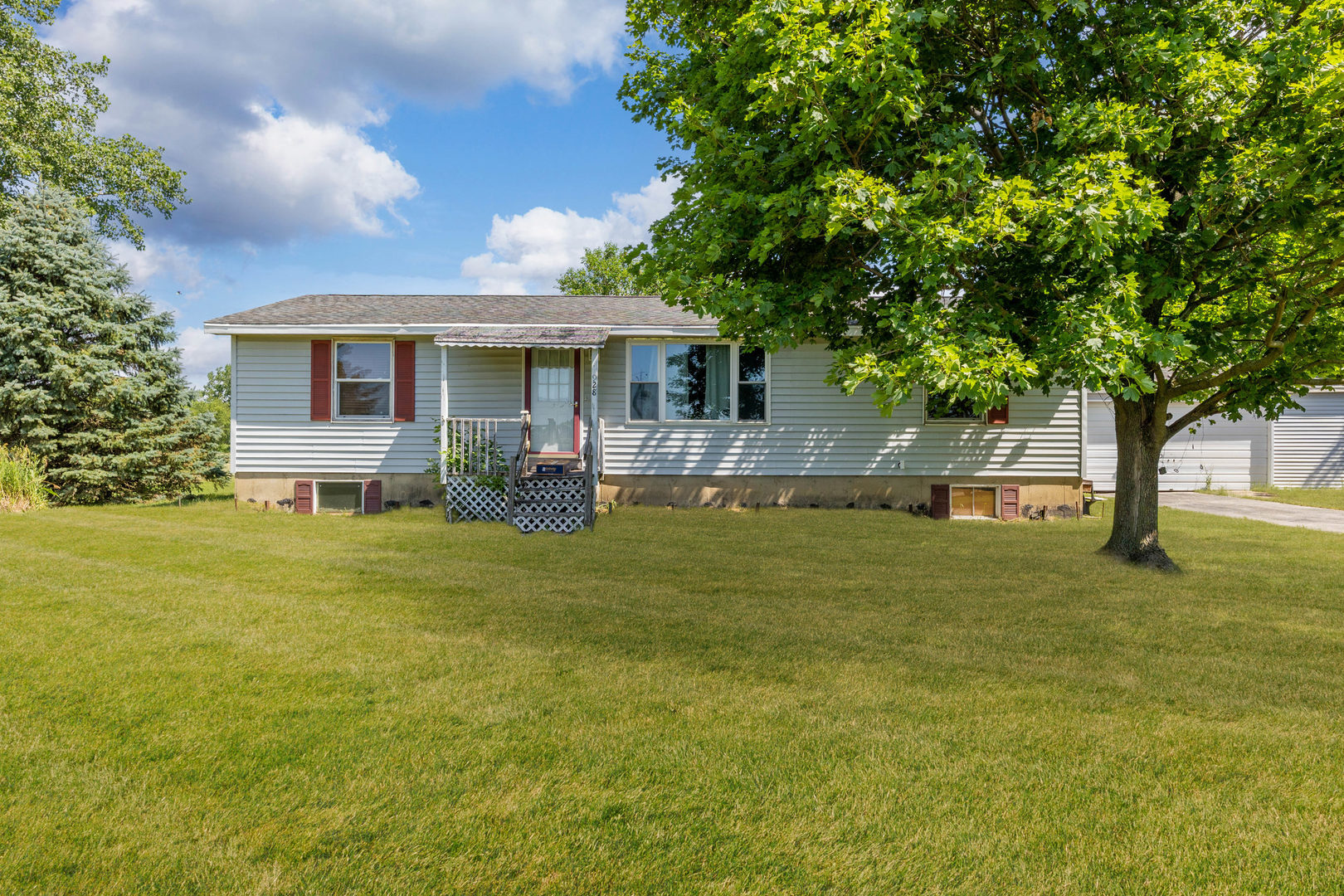 928 E County Line Road Property Photo 1