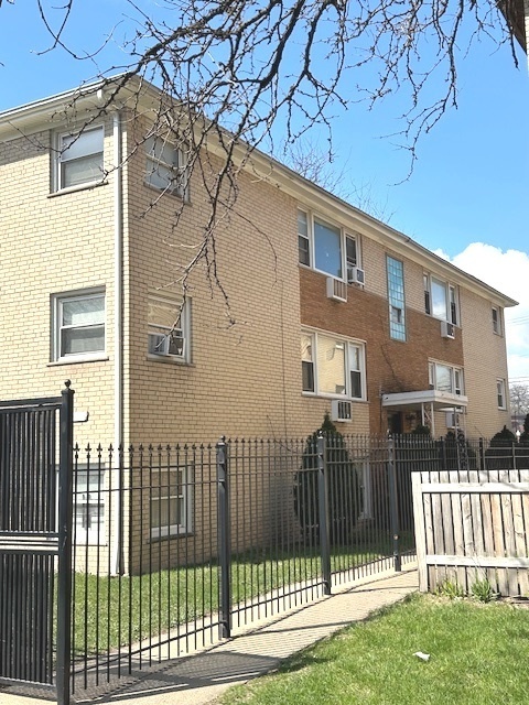 8258 S Maryland Avenue Property Photo 1