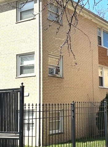 8258 S Maryland Avenue Property Photo 3
