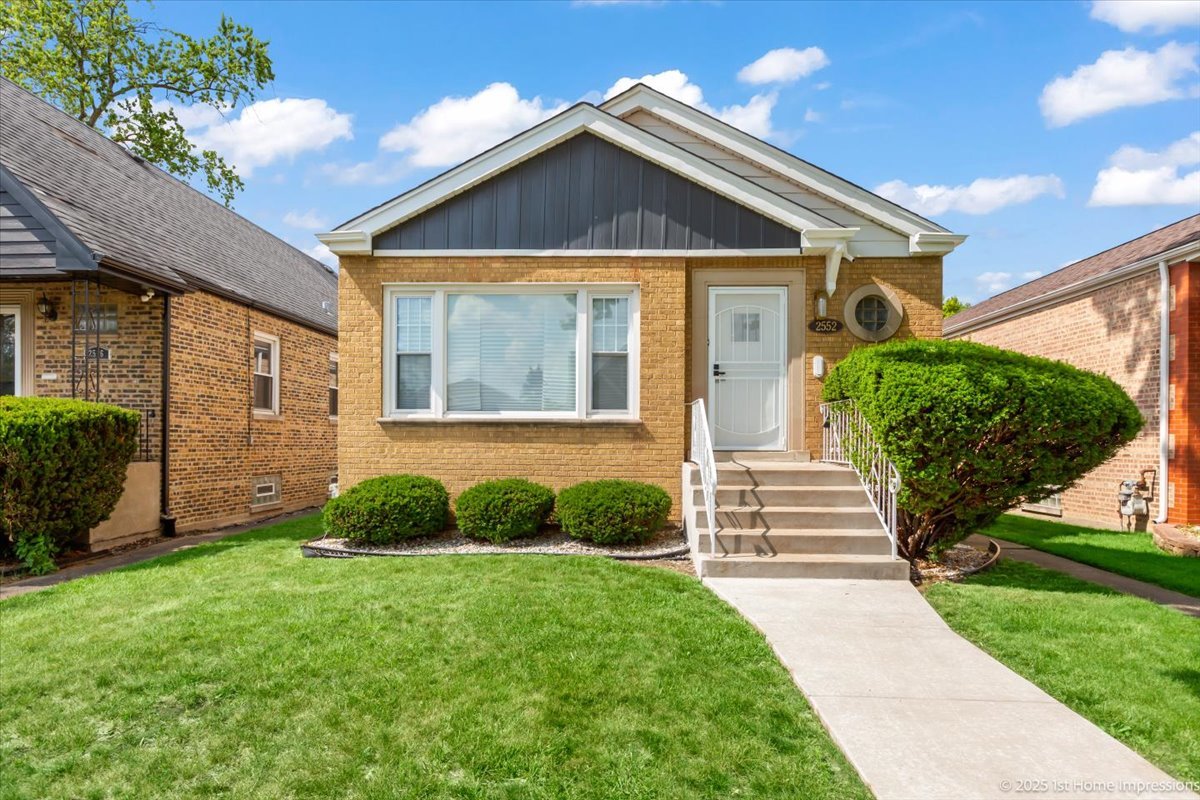 2552 W 117th Place