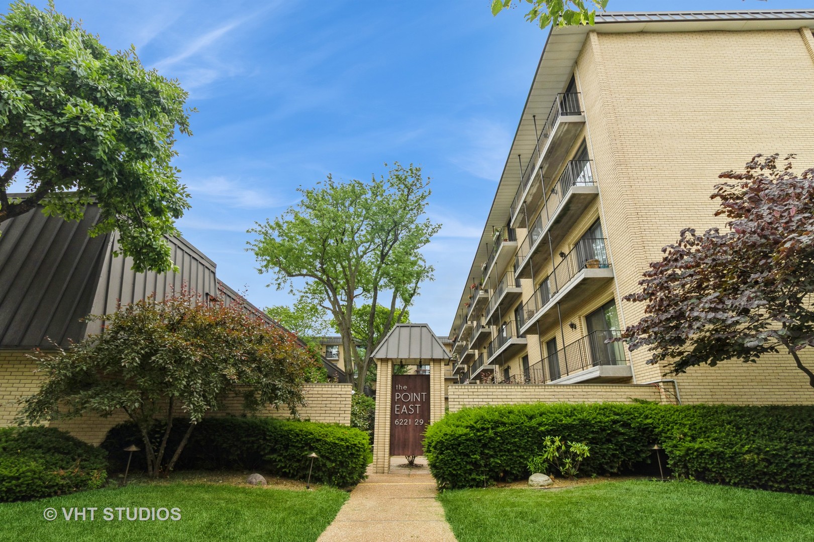6229 N Niagara Avenue 209 Property Photo 1