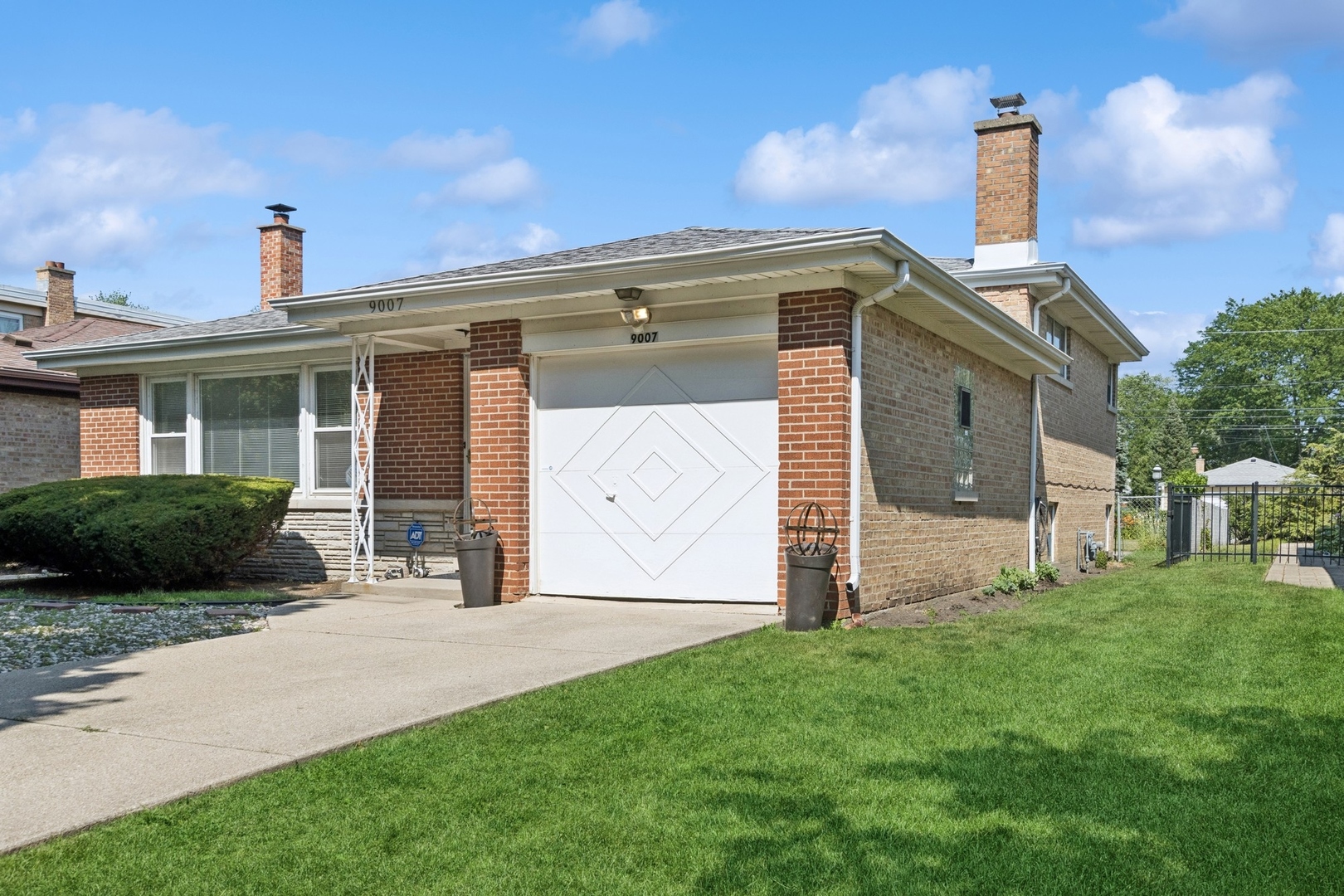 9007 Forestview Road Property Photo 1