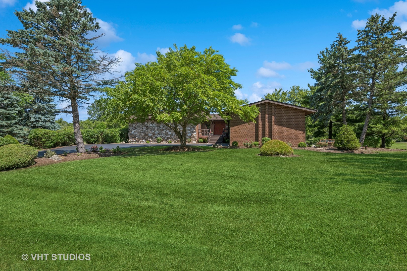 104 Lois Lane Property Photo 1