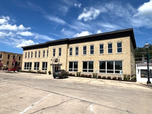 220 N River Street Property Photo 2