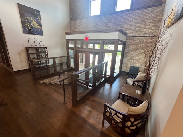 220 N River Street Property Photo 8
