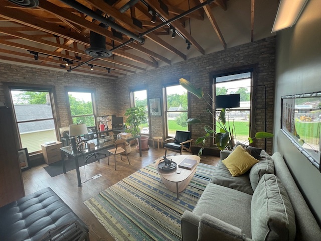 220 N River Street Property Photo 14