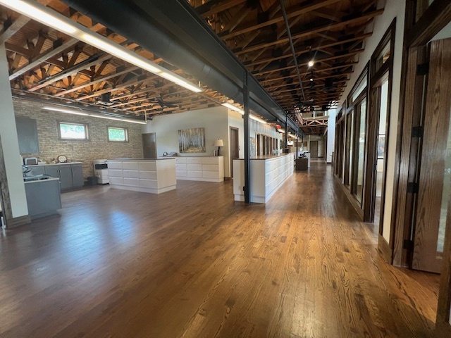 220 N River Street Property Photo 15