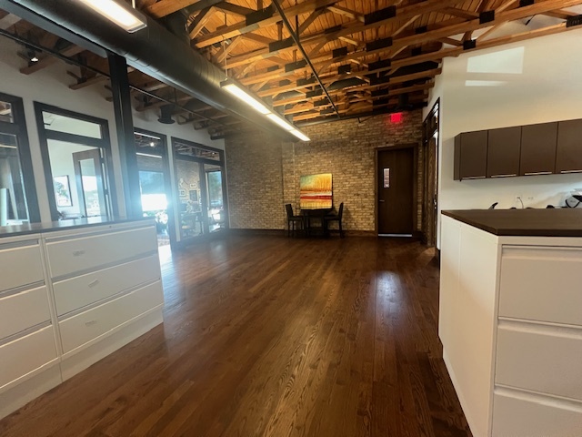 220 N River Street Property Photo 29