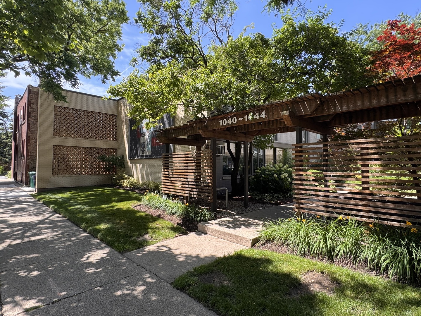 1044 Ontario Street 2e Property Photo 1