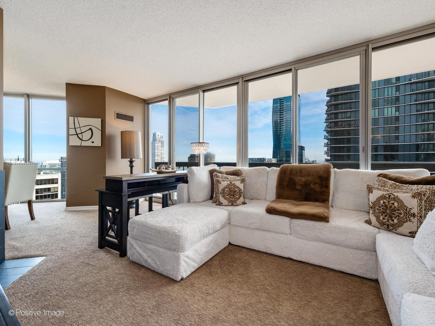 222 N Columbus Drive 4803 Property Photo 4