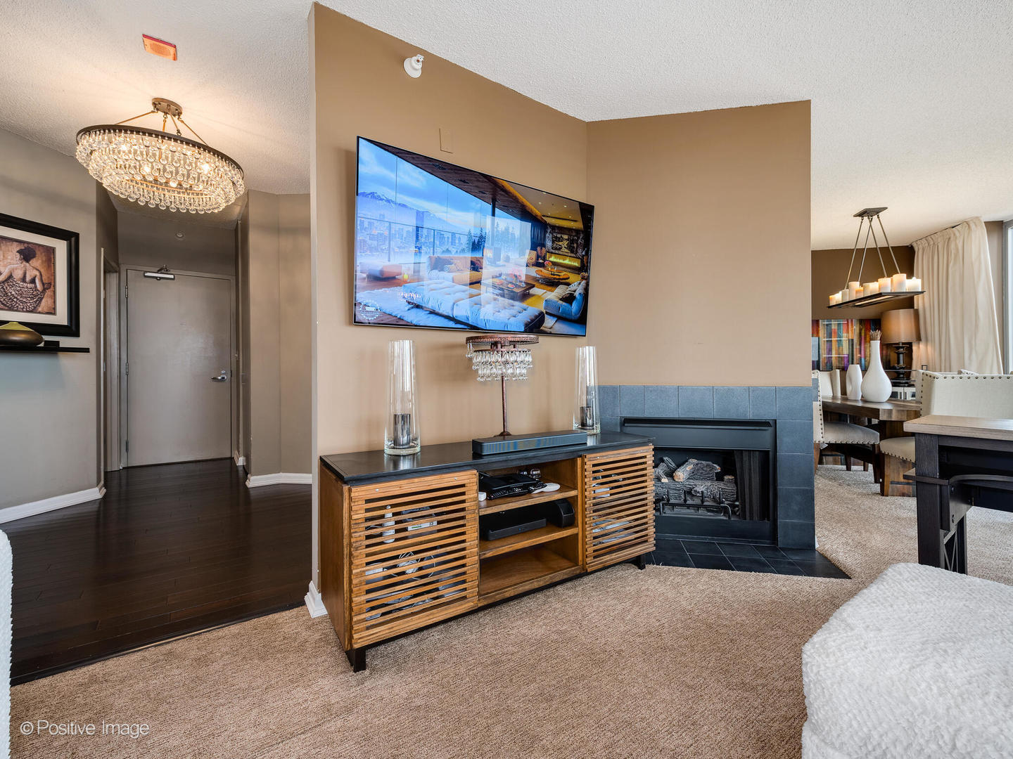 222 N Columbus Drive 4803 Property Photo 7