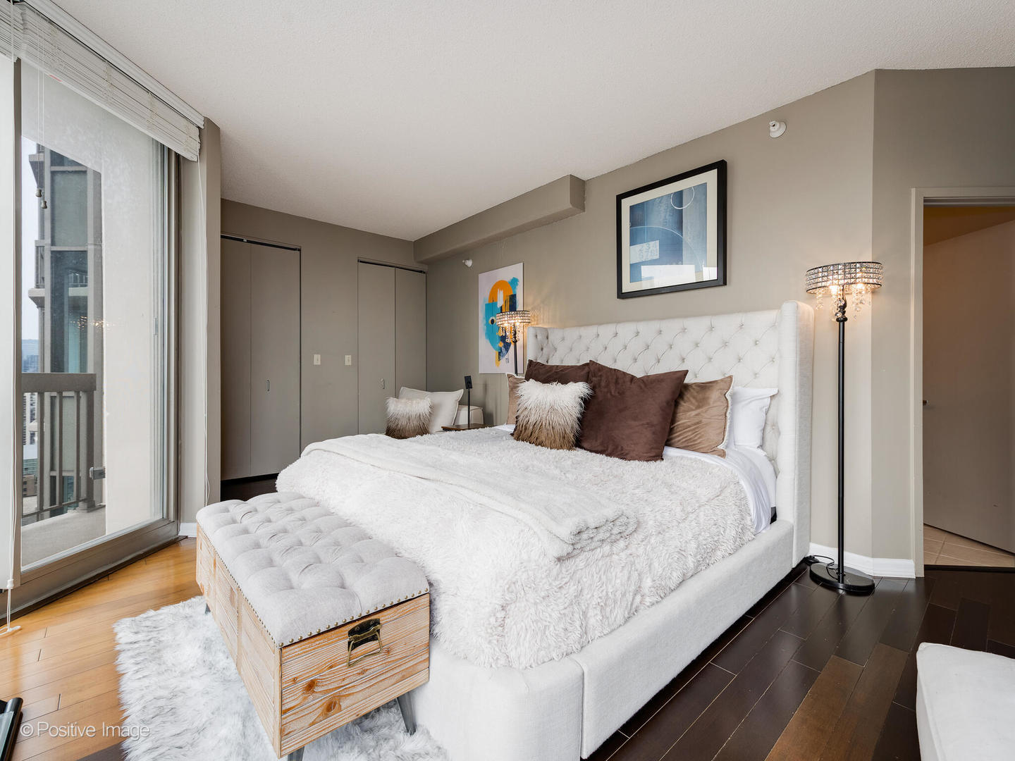 222 N Columbus Drive 4803 Property Photo 13