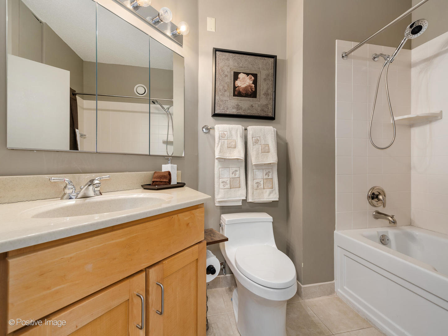 222 N Columbus Drive 4803 Property Photo 17