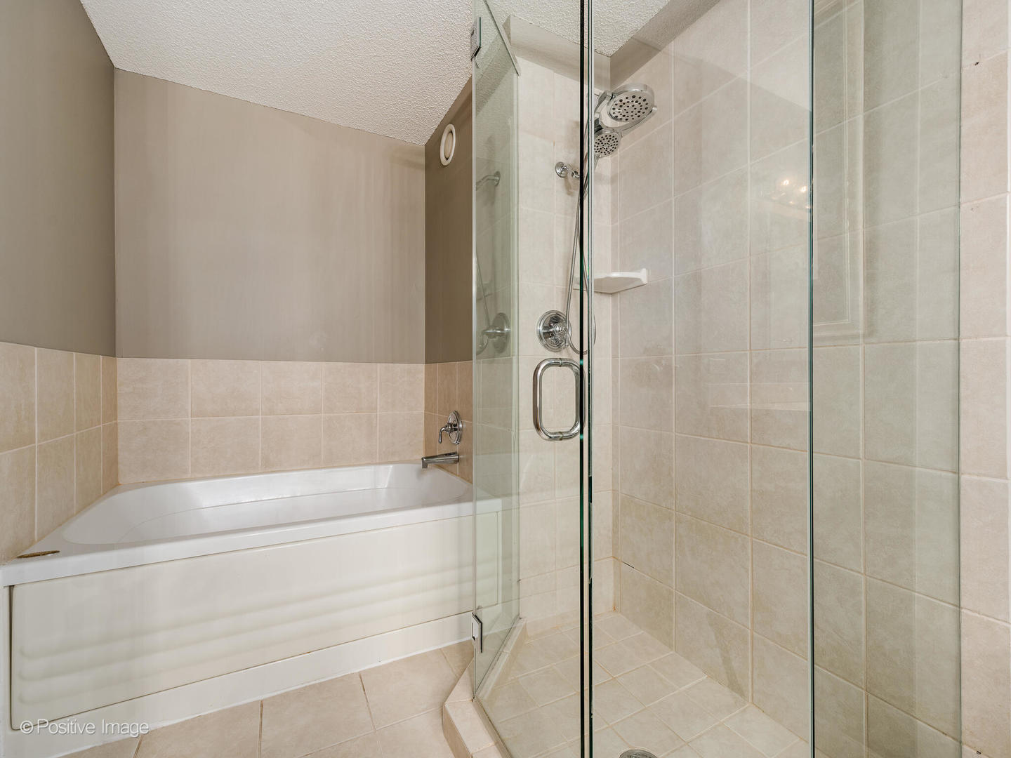 222 N Columbus Drive 4803 Property Photo 18