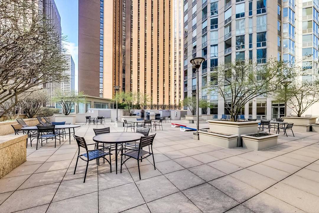 222 N Columbus Drive 4803 Property Photo 23