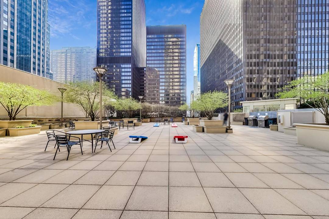 222 N Columbus Drive 4803 Property Photo 24