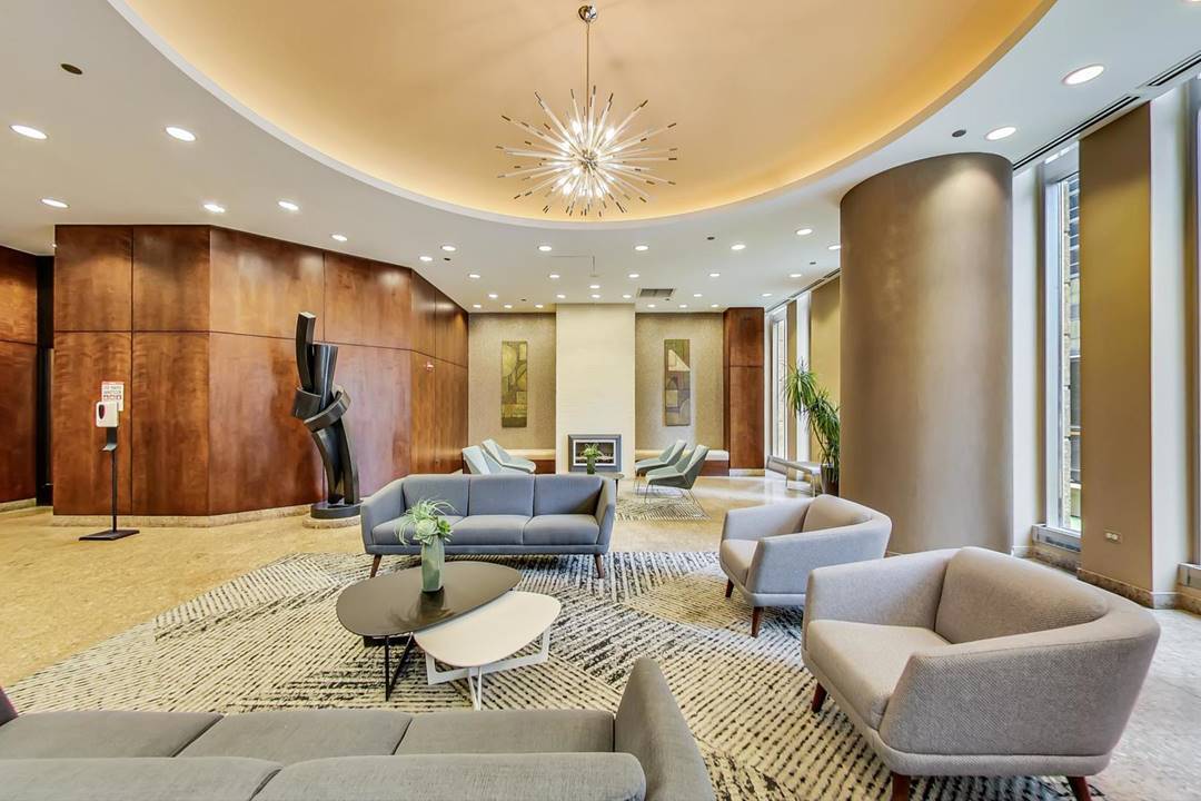 222 N Columbus Drive 4803 Property Photo 30