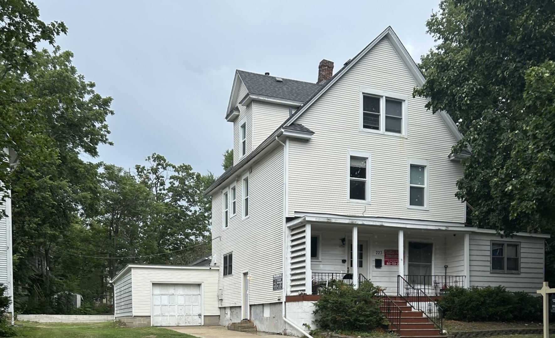 223 W Locust Street Property Photo 1