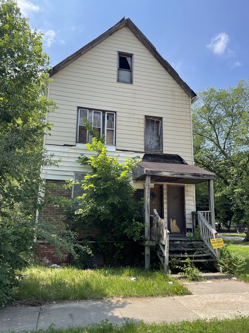 5802 S May Street Property Photo 1