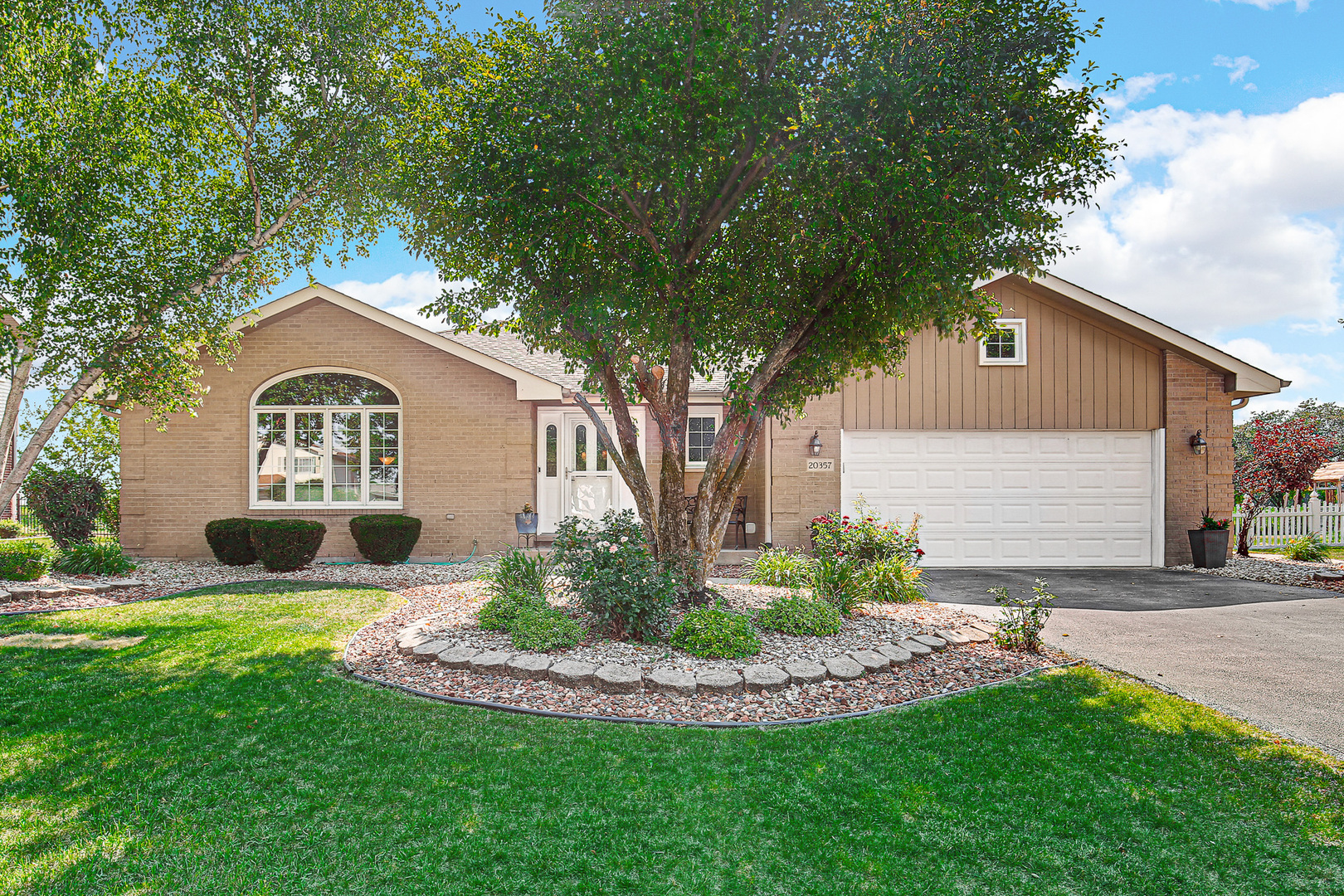 20357 S Hunter Drive Property Photo 1