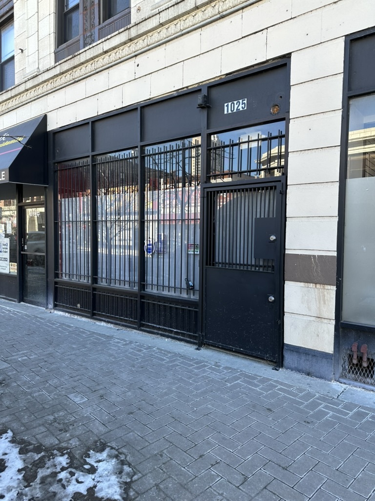 1025 W Argyle Street Property Photo 1