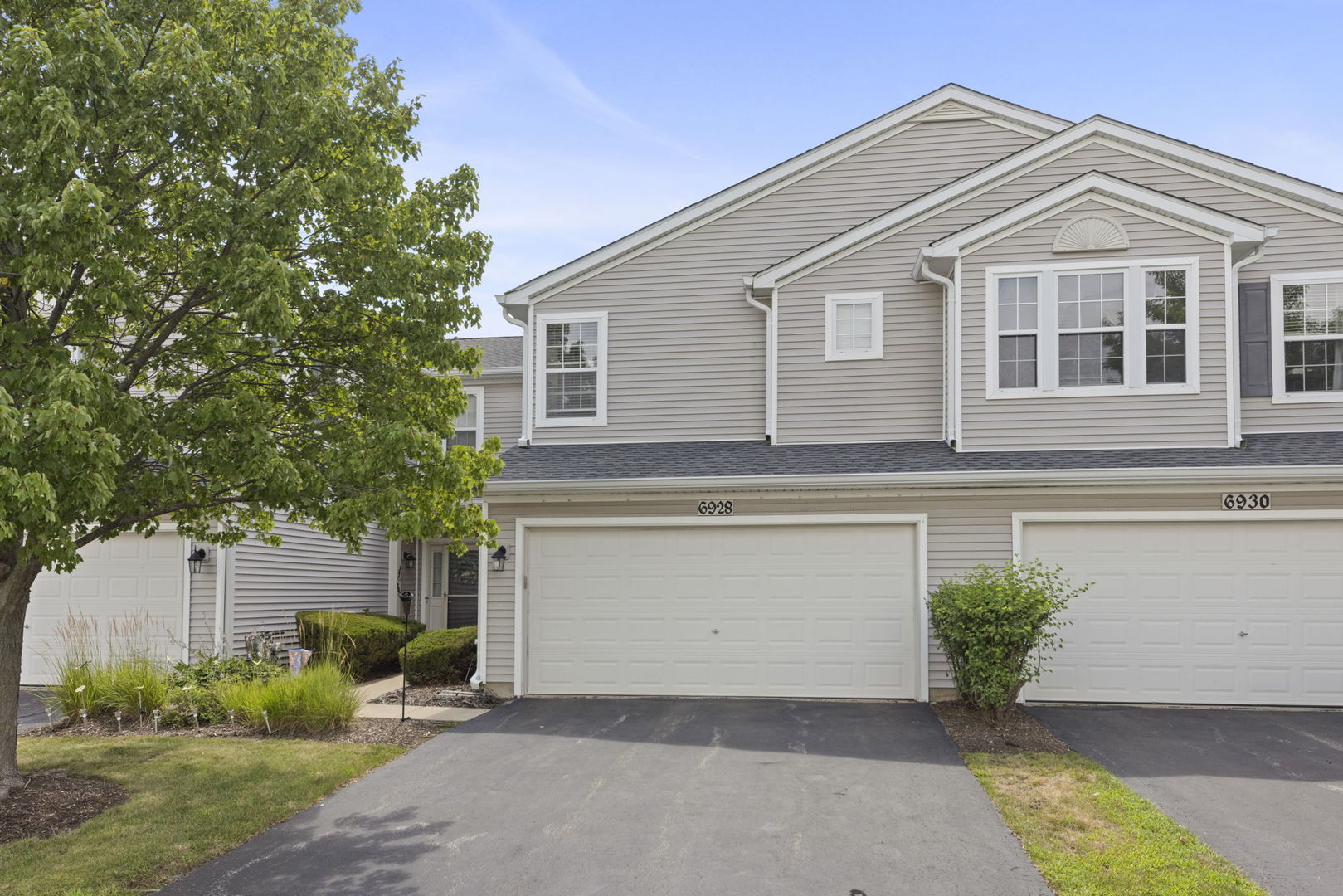 6928 Creekside Drive Property Photo 1