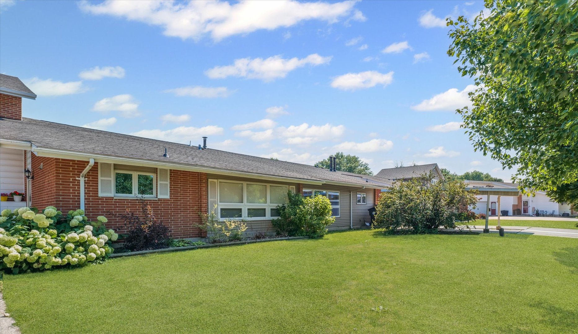 1610 Golfview Circle Property Photo 1