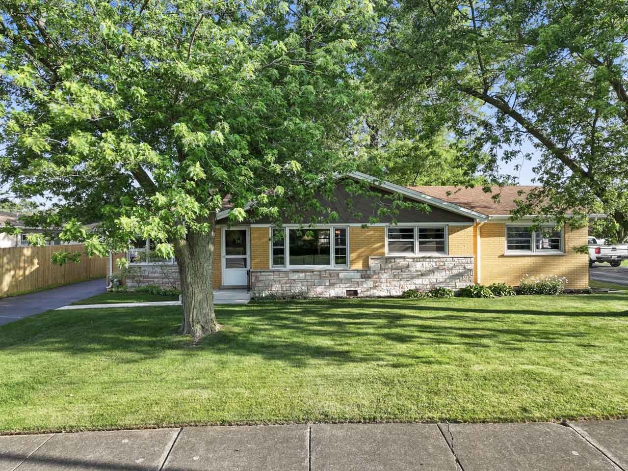 6411 W 88th Street Property Photo 1