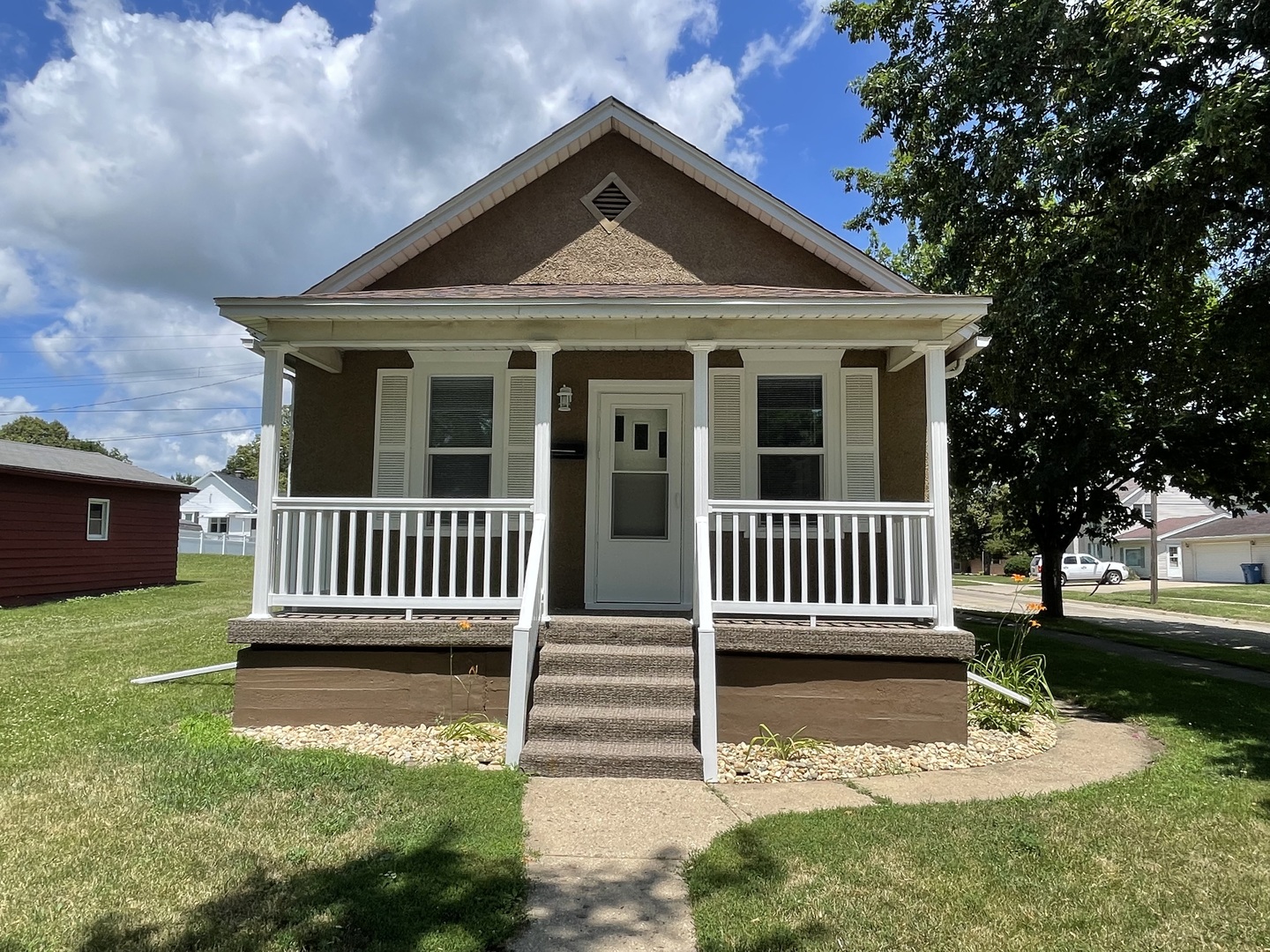 200 W 2nd Place Property Photo 1