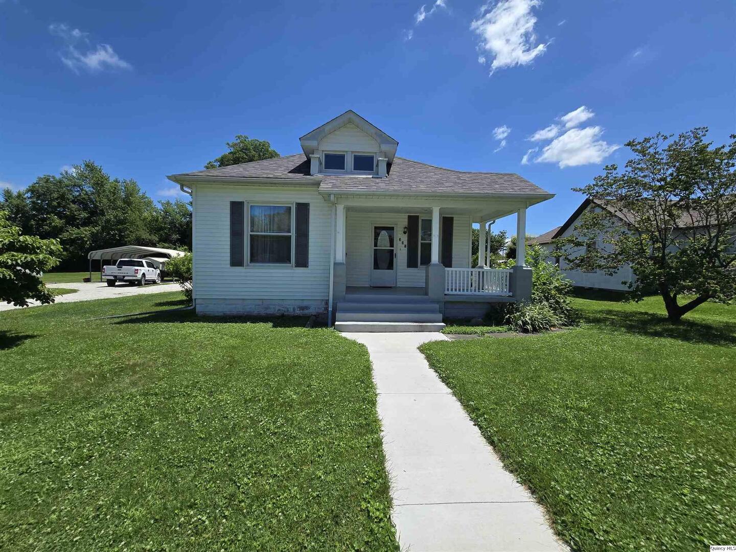 305 N Vermont Property Photo 1