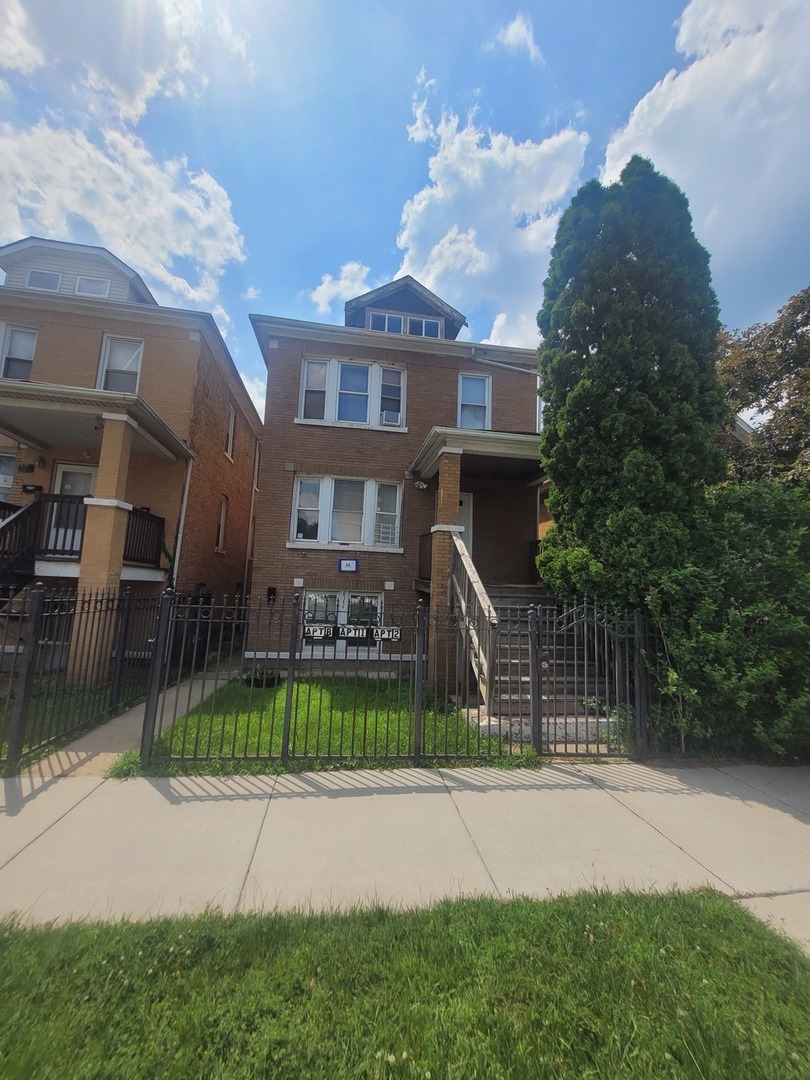 8344 S Mackinaw Avenue Property Photo 1