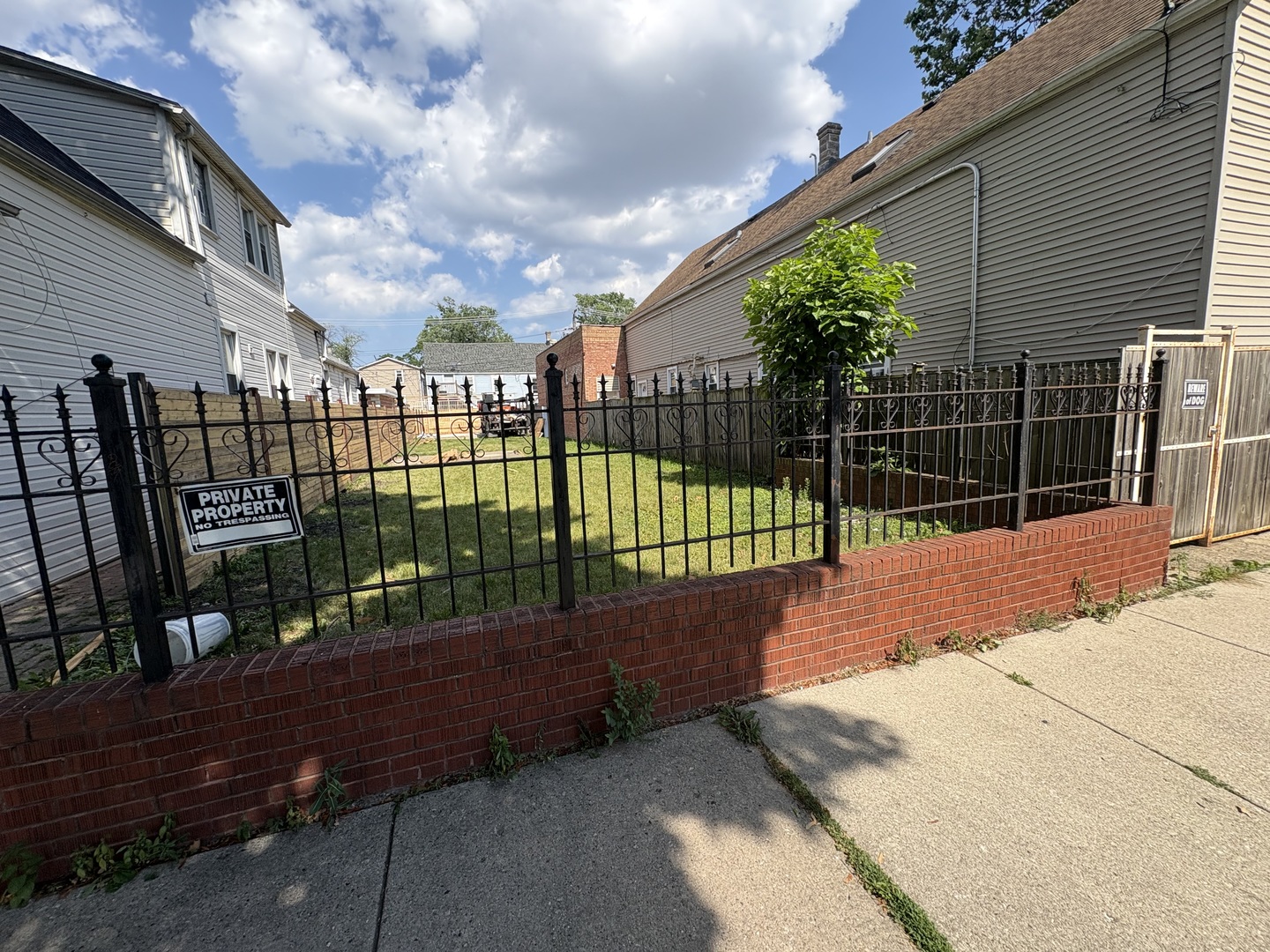 2503 N Lotus Avenue Property Photo 2