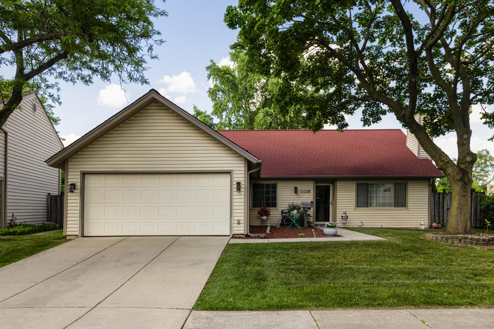 1520 W Beverly Circle Property Photo 1