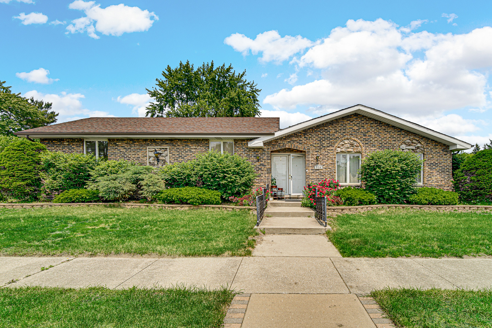 324 E 173rd Place Property Photo 1