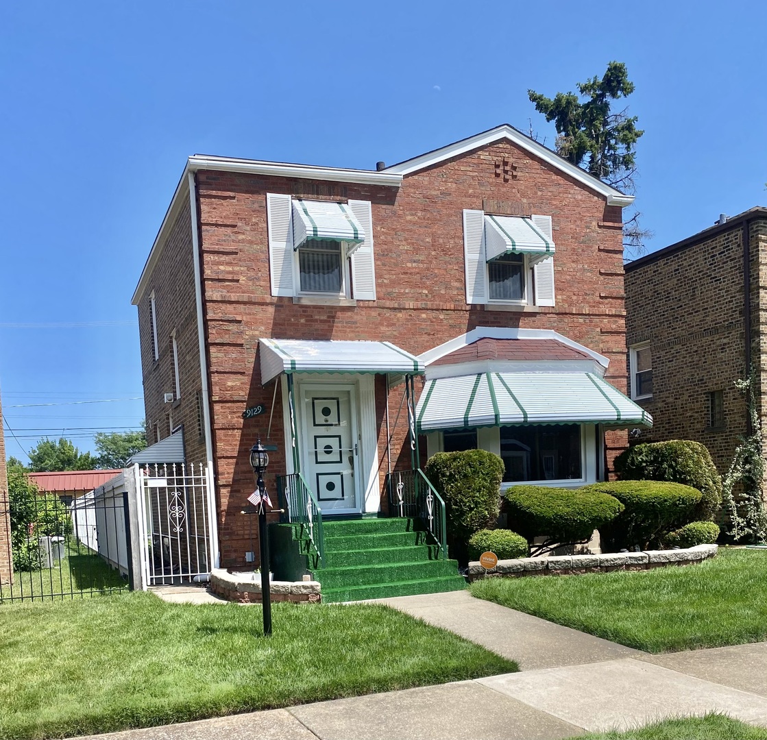 9129 S Carpenter Street Property Photo 1