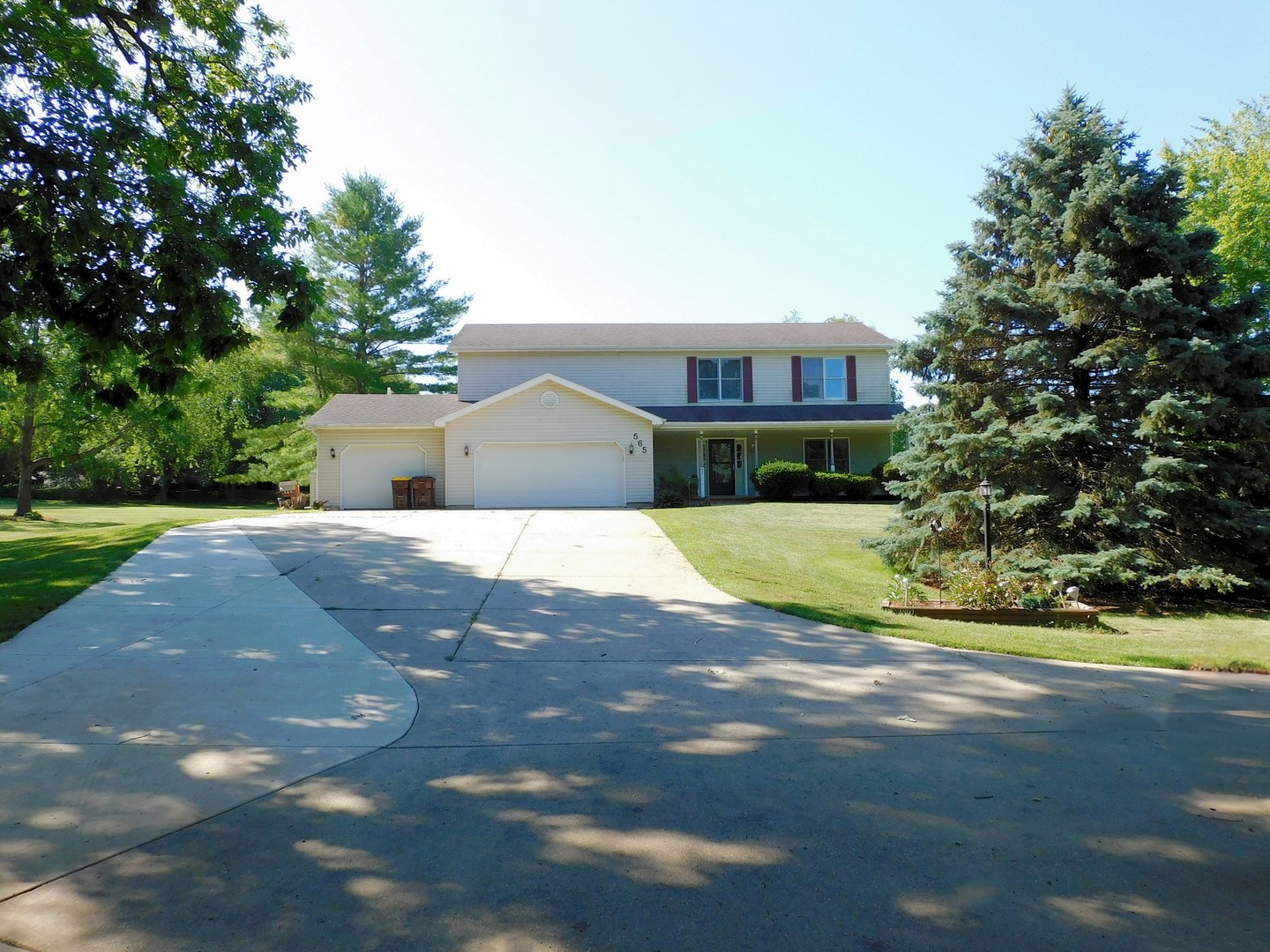 565 Sandra Circle Property Photo 1