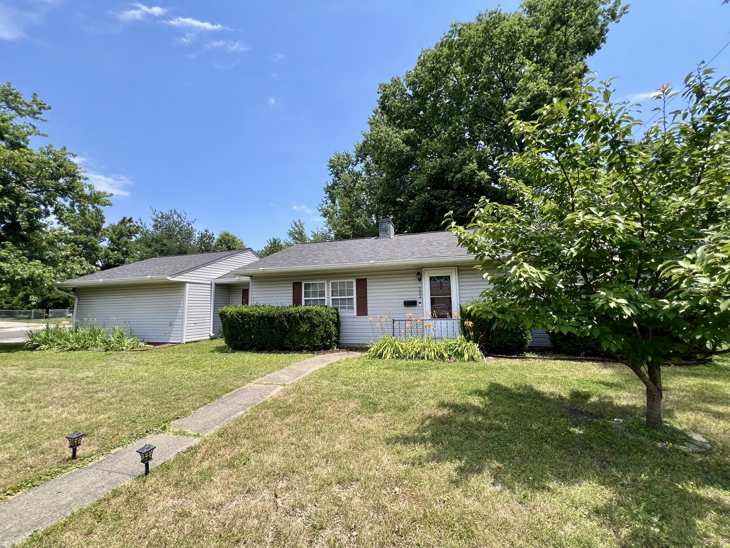 302 Kelly Court Property Photo 1