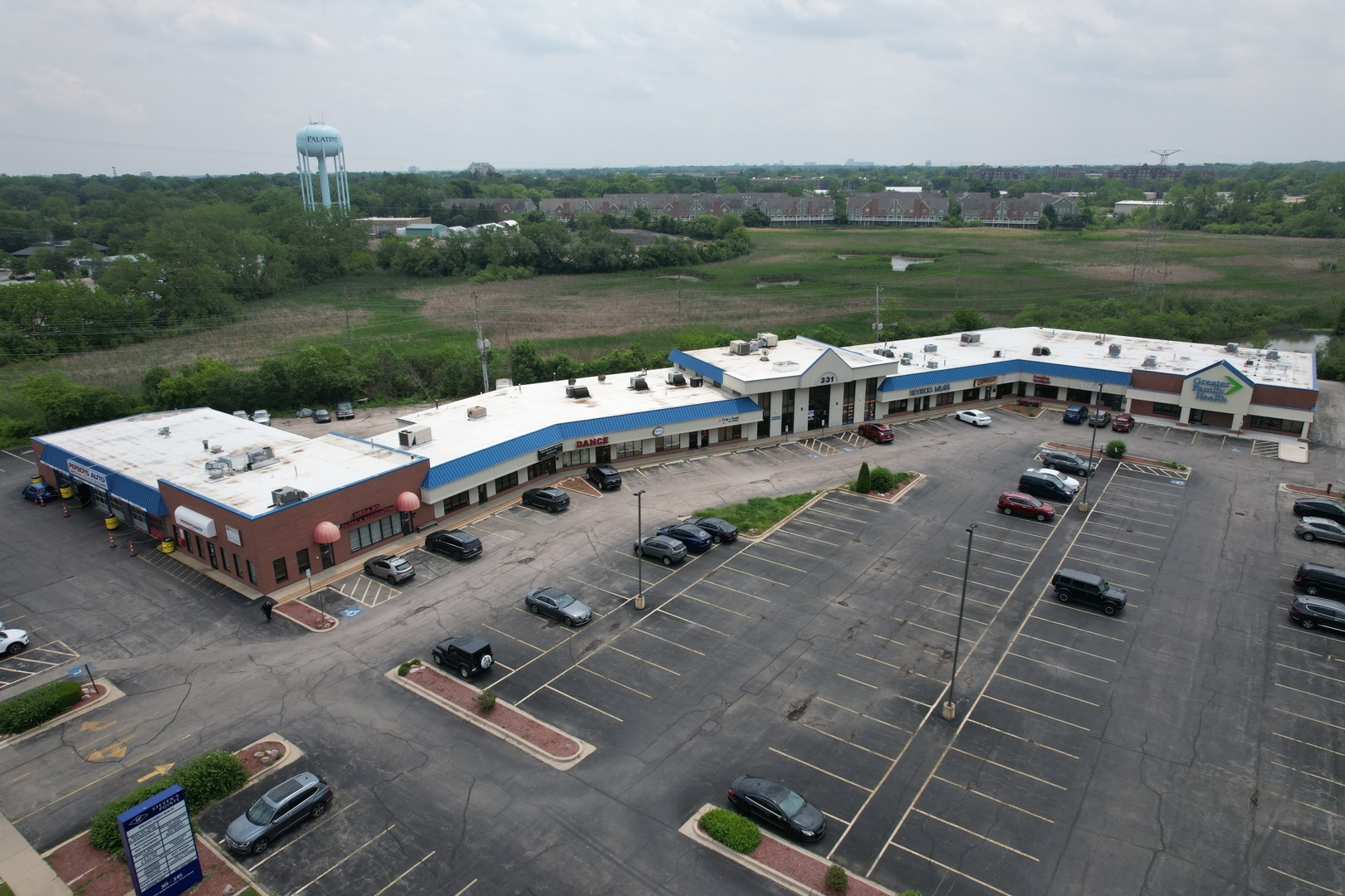 315-345 W Northwest Highway 335 Property Photo 1