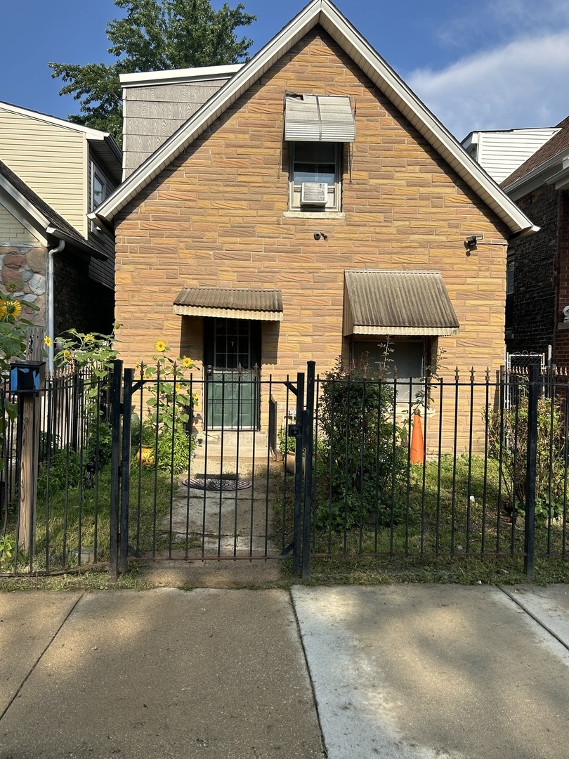 609 N Hamlin Avenue Property Photo 1