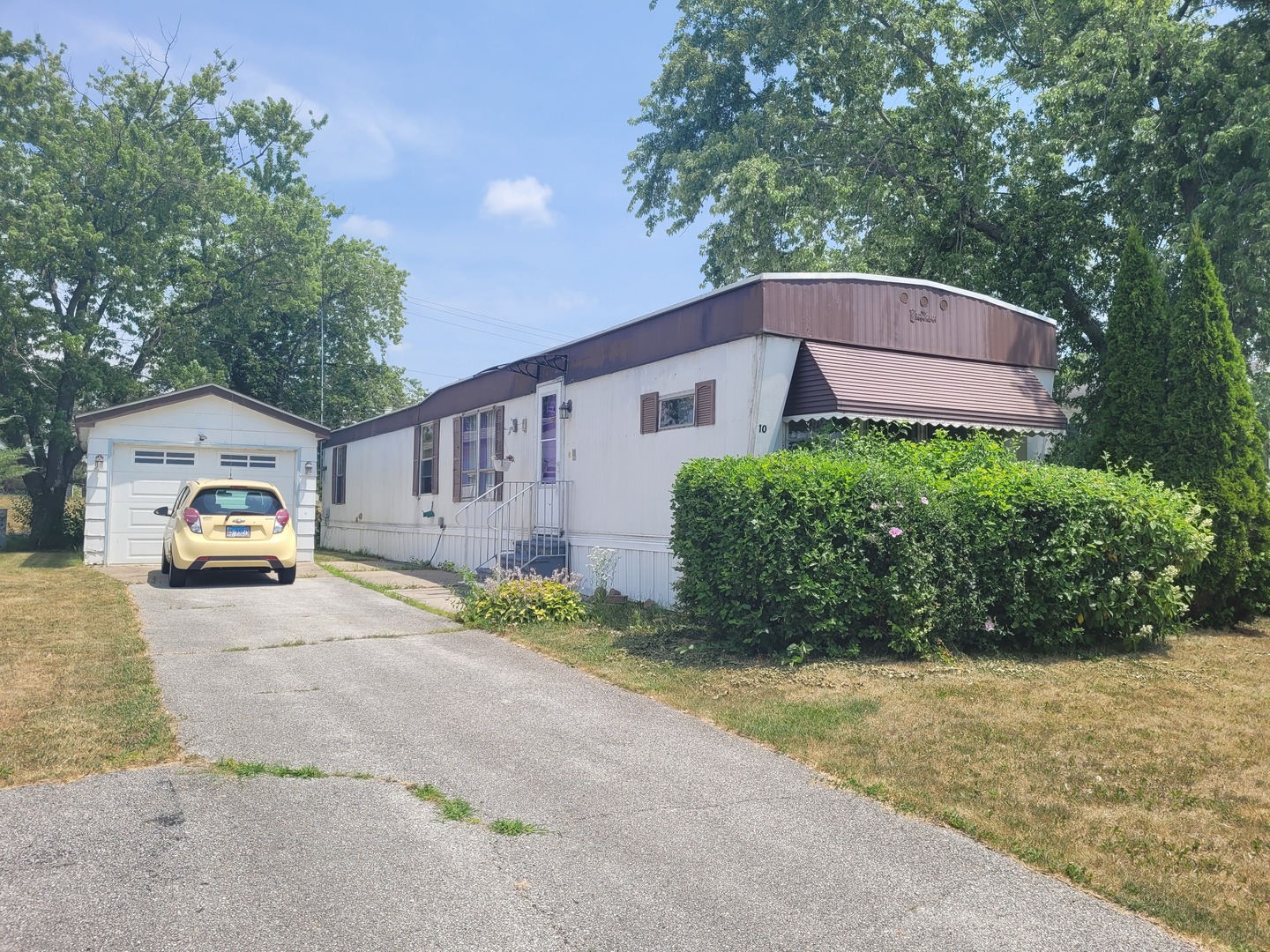 10 Meadowlark Lane Property Photo 1