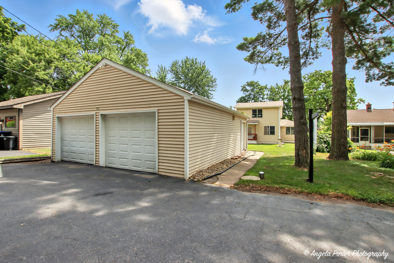 312 Country Club Drive Property Photo 1