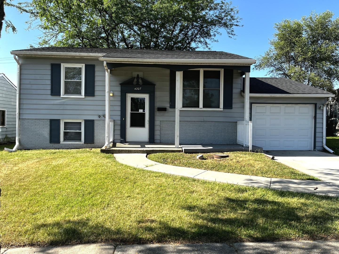 4207 Greenbrier Lane Property Photo 1