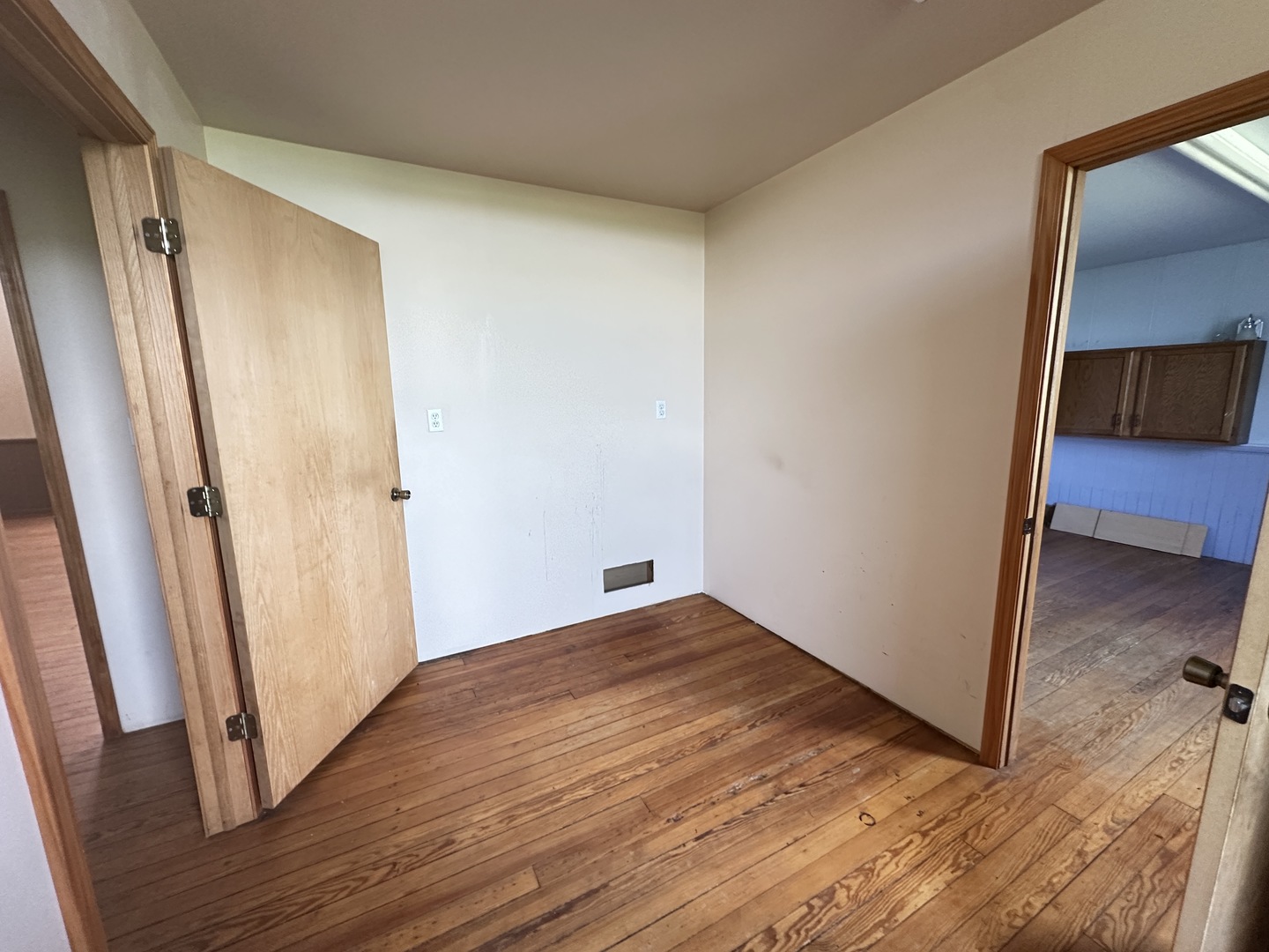 21027 Prairie Chapel Road Property Photo 12