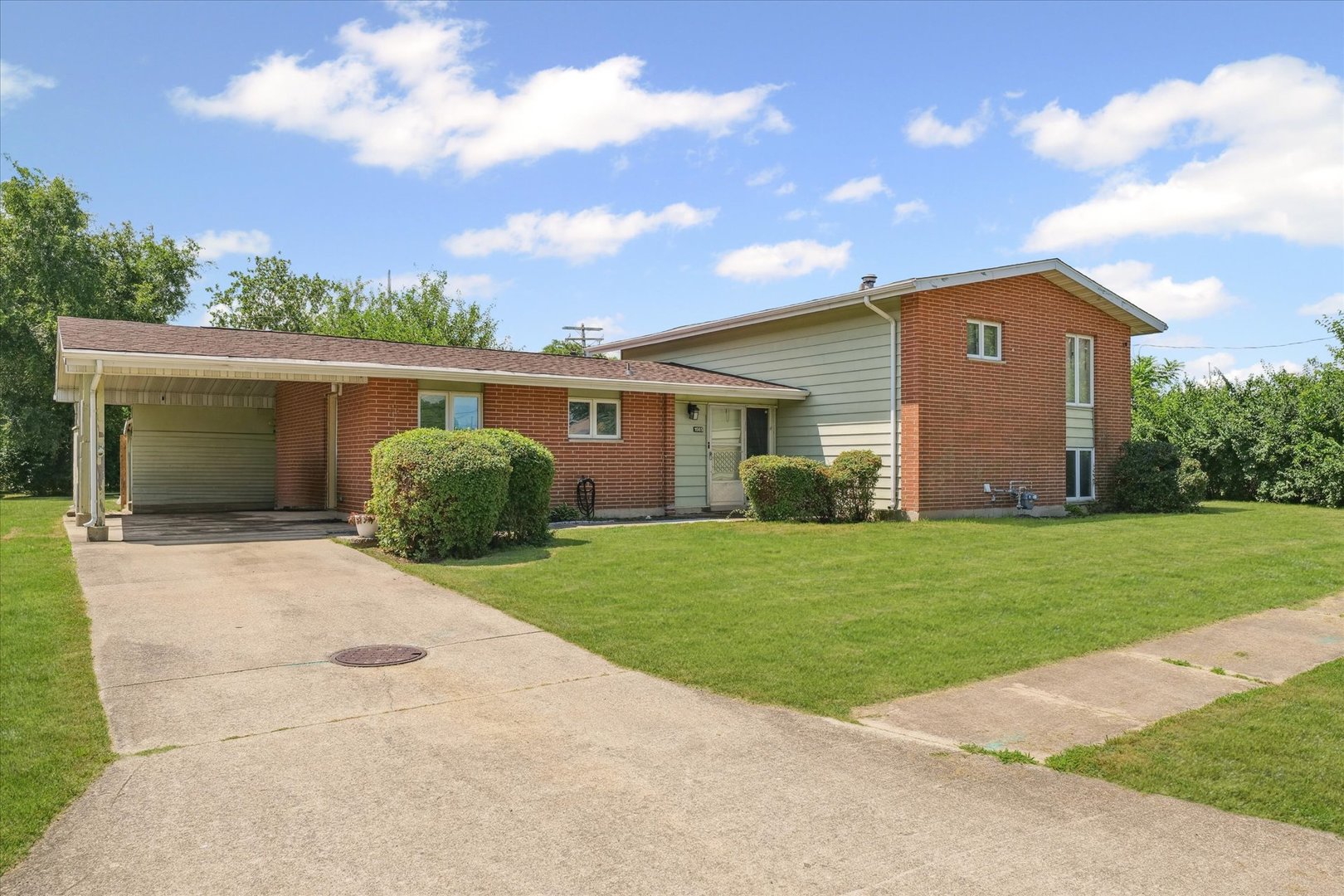 1565 S Pointe Drive Property Photo 2