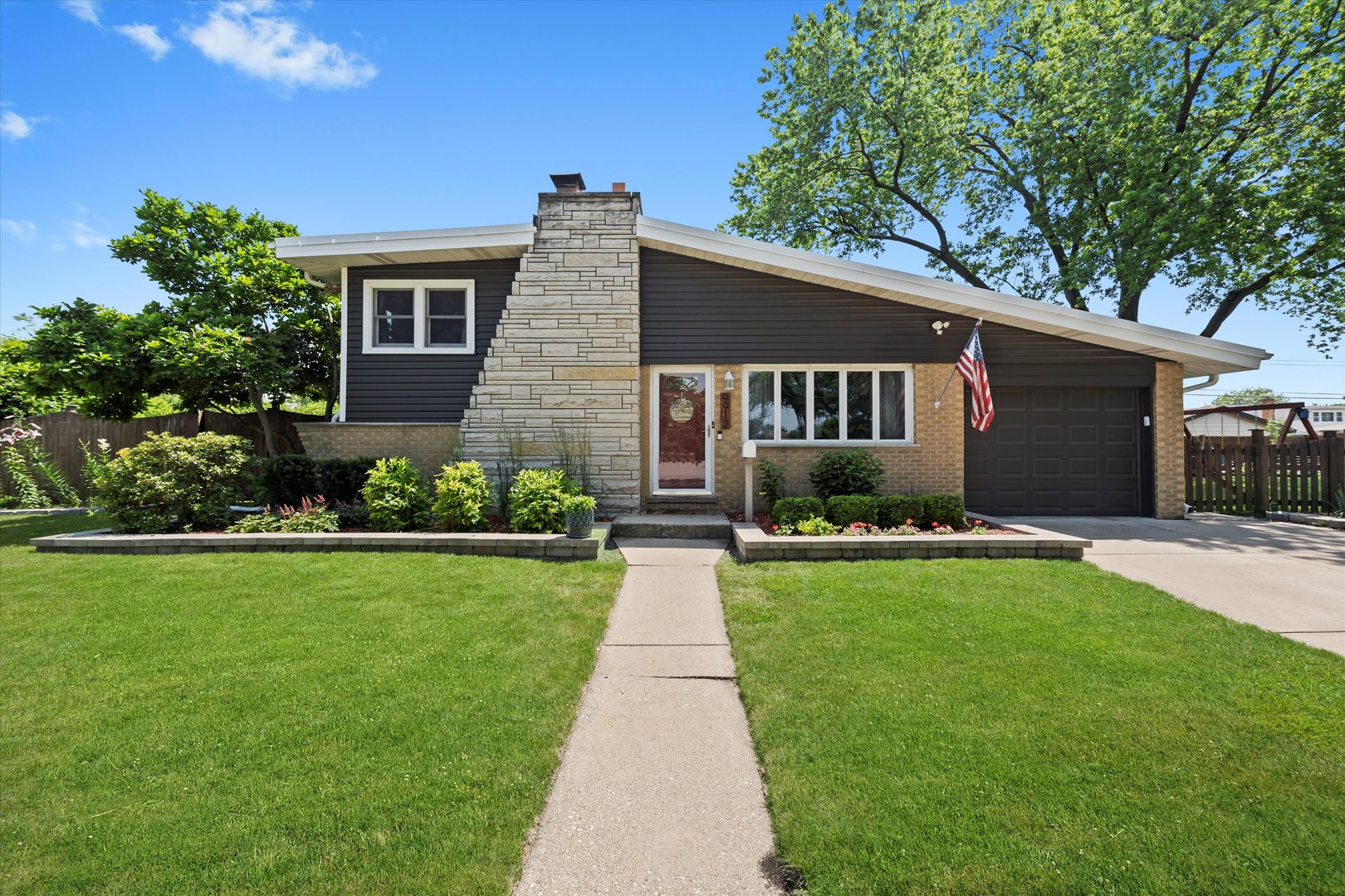 9912 S Kolmar Avenue Property Photo 1