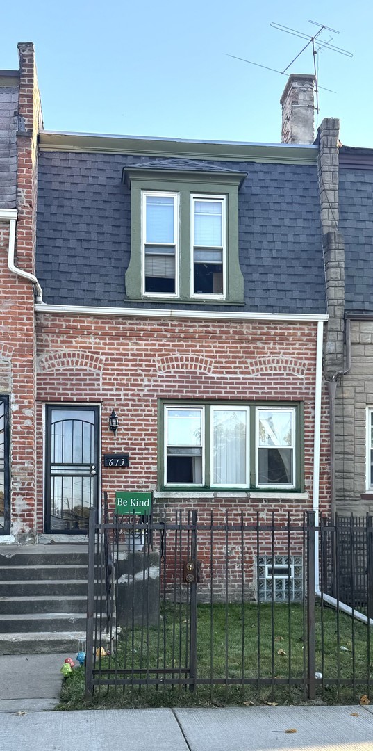 613 E 107TH Street Property Photo 1