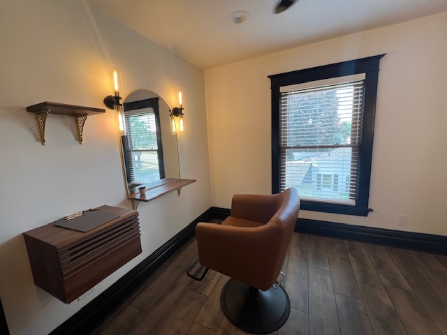 210 N Madison Street Property Photo 8