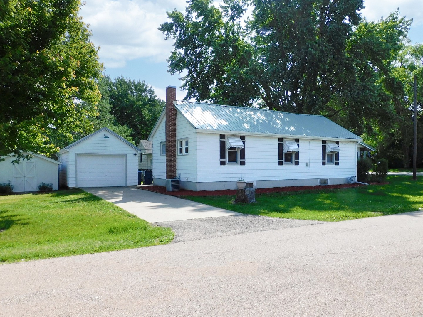 1823 W Fourth Street Property Photo 1