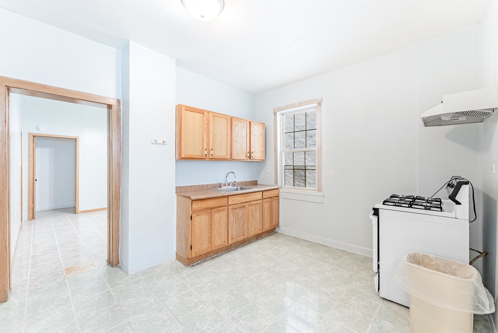 824 N California Avenue Property Photo 3