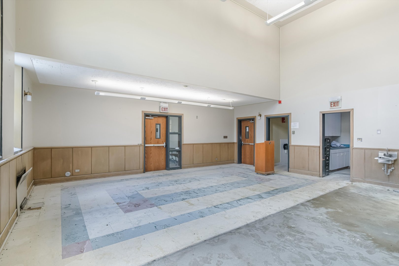 8235 S South Shore Drive Property Photo 10